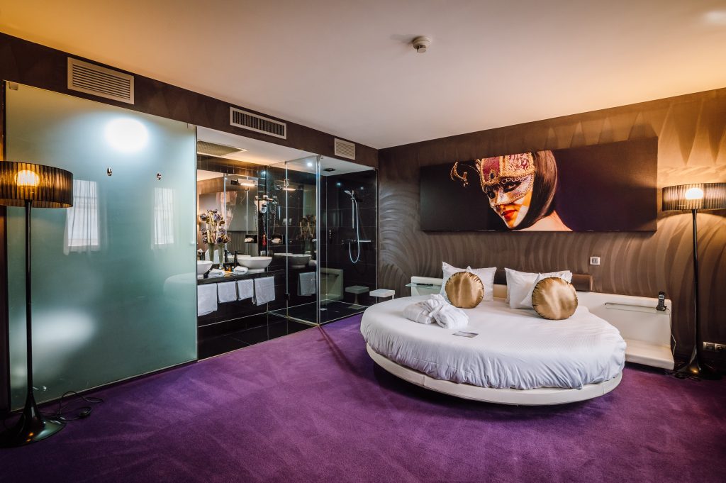 Luxury penthouse condo withshared pool hot tub & great mountain views ...